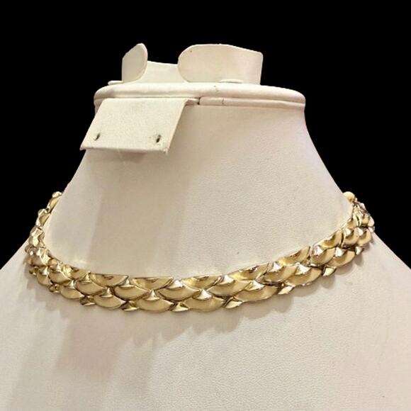 Vintage CORO Cream Enamel Gold Braided Link Collar Necklace - Picture 3 of 7